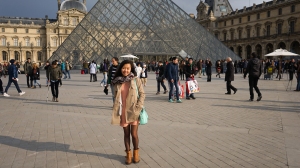 classic tourist photo at the louvre it was windy and rainy -_-